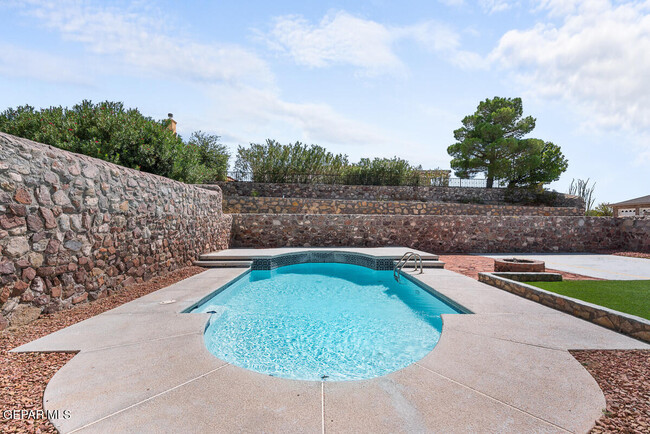 Building Photo - 6696 Dakota Ridge Dr