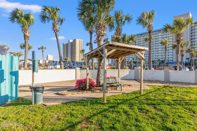 Building Photo - 8743 Thomas Dr