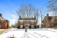 Building Photo - 5 bed 3.5 Bath Single Family Home Available in Dayton