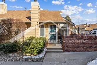 Building Photo - Charming Townhome in Aurora with a Communi...