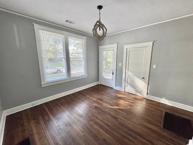 Building Photo - 664 Landis St