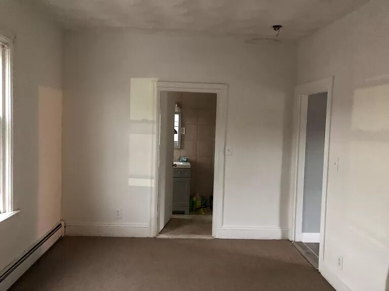 Building Photo - 635 Fall River Ave