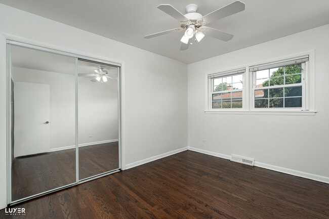 Building Photo - 8924 Oleander Ave