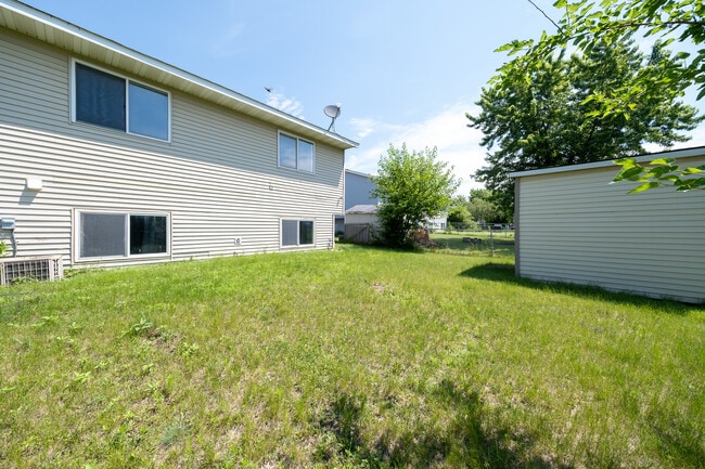Building Photo - 624 McIntosh Ct
