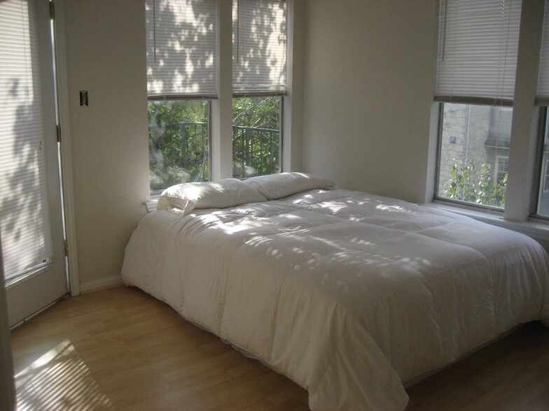 Large Bedroom - 3115 Tom Green St