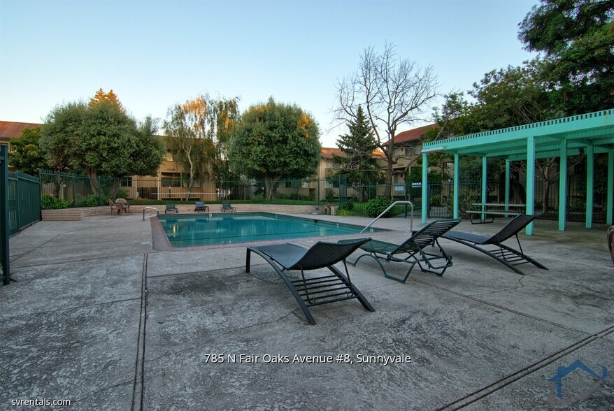 Building Photo - 785 N Fair Oaks Ave