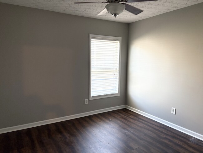 Building Photo - 406 Pepperbush Bend