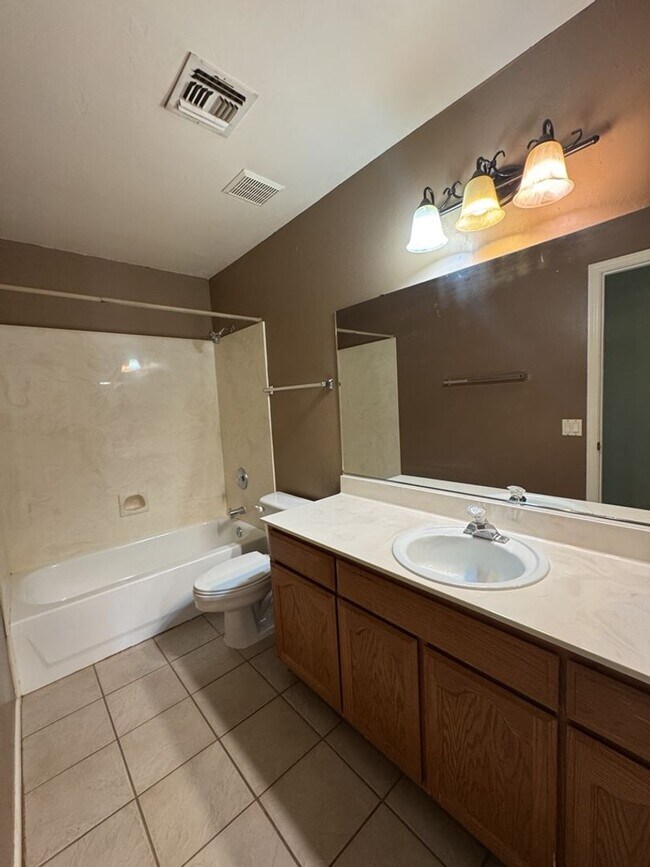 Building Photo - Beautiful 4 bedroom home in the neighborhood of Canyon De Flores!