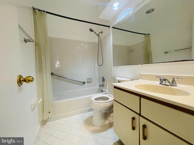 Building Photo - 7715 Lafayette Forest Dr