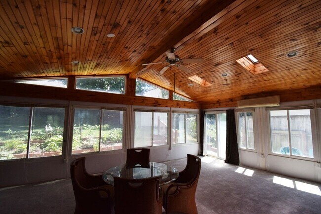 Building Photo - Surprisingly Large Beautiful Home in Nice ...