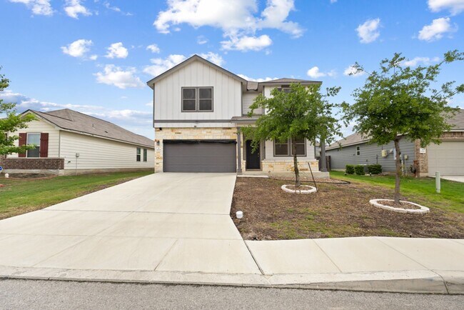 Building Photo - 4 Bedroom/2.5 Bath Paloma Subdivision