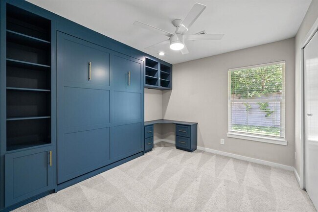 Building Photo - 6707 Columbia Dr