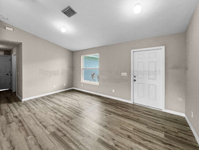 Building Photo - 580 Genoa Ave S