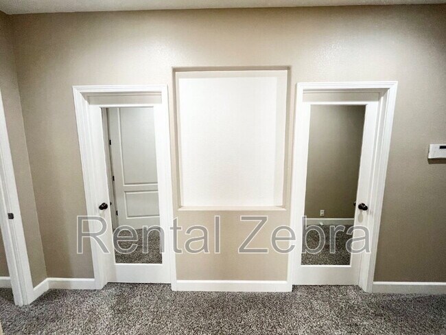 Building Photo - 1221 CAVALAIRE Ct