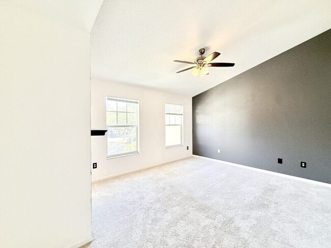 Building Photo - 13706 Forest Lake Dr