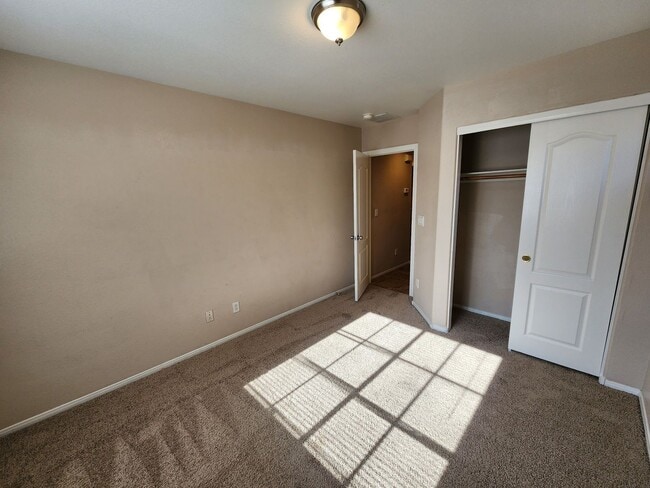 Building Photo - 616 W Seneca Ridge Ave