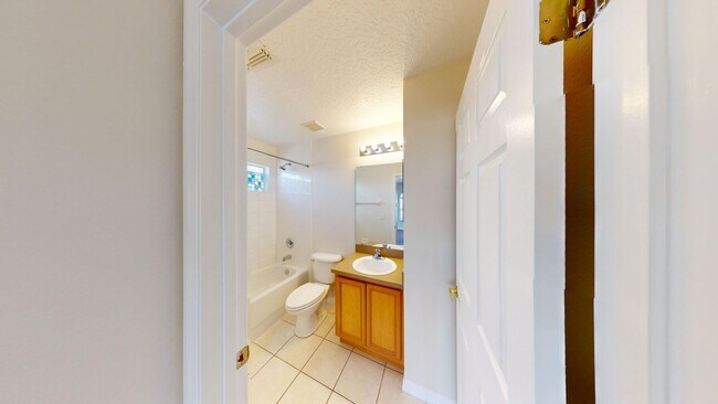Building Photo - 4BR/4BA - POOL HOME     Calabay Park at To...