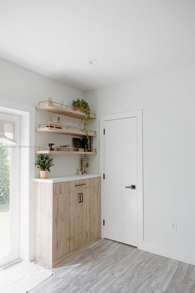 Building Photo - 3205 SW 68th Ave