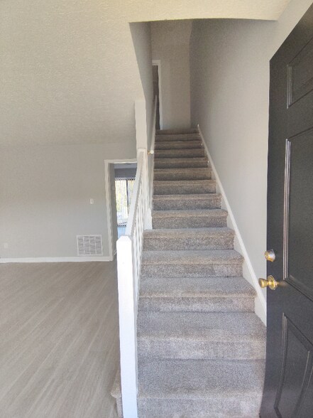 Building Photo - 29 Fonda Dr