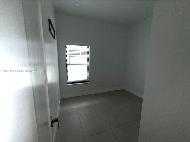 Building Photo - 465 E 58th St