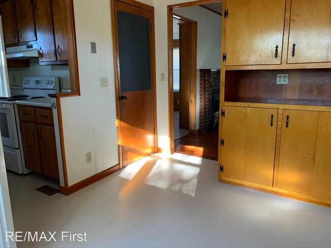 Building Photo - 3 br, 1 bath House - 870 Gilbert St.