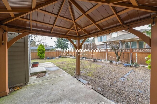 Building Photo - Gorgeous Three Bedroom Home in Centennial!