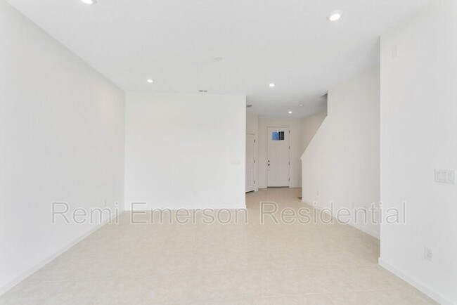 Building Photo - 999 Spring Palms Lp