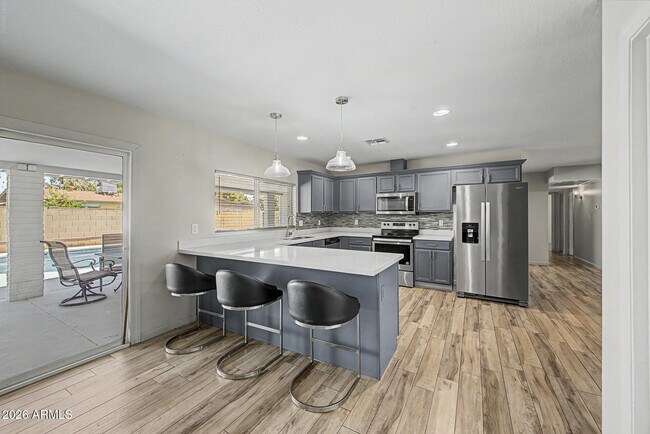 Building Photo - 10217 N 37th Ave