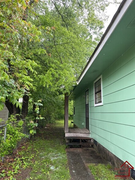 Building Photo - 3415 4th Ave
