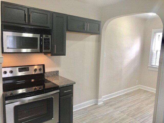 Building Photo - NEAR EASTSIDE 2BR BUNGALOW RECENTLY UPDATED!