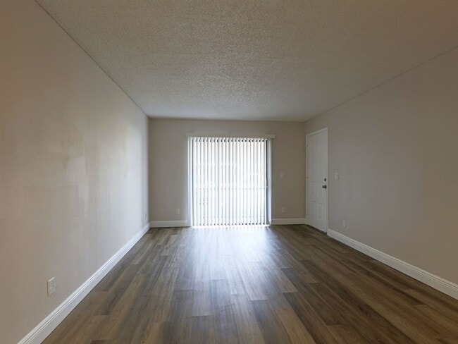 Building Photo - 5321 Summerlin Rd