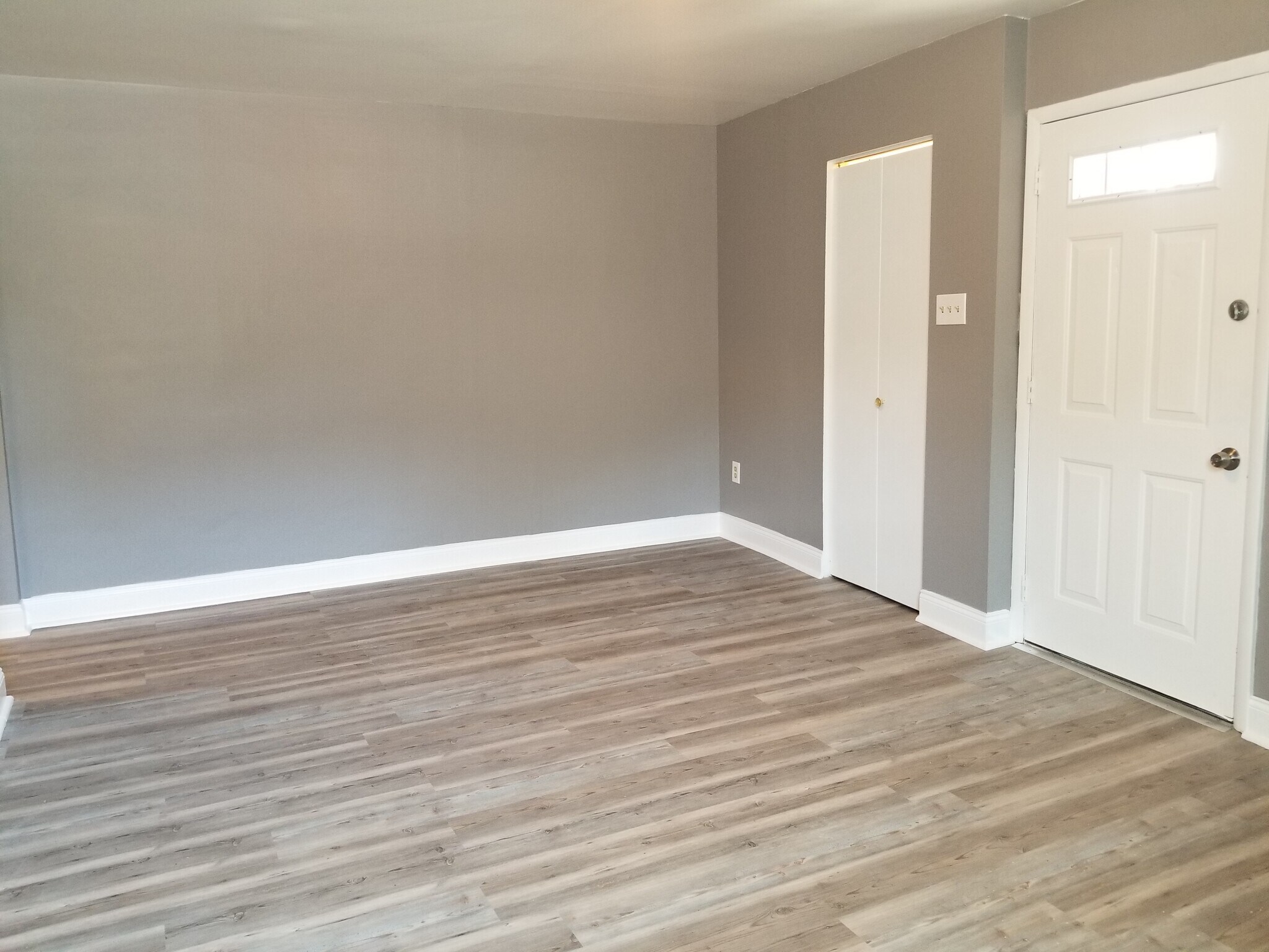 Building Photo - 2715 Center St