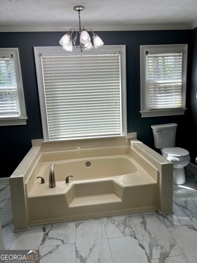 Building Photo - 2361 Ciji Cir