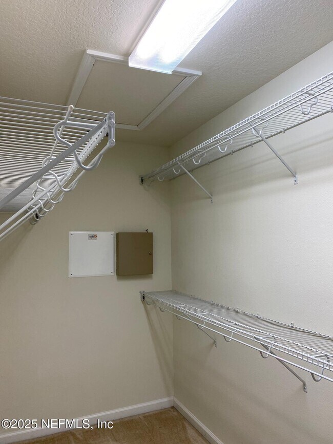 Building Photo - 4204 Crownwood Dr