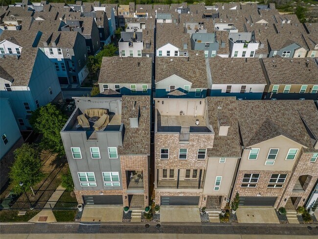 Building Photo - 2609 La Altura Ln