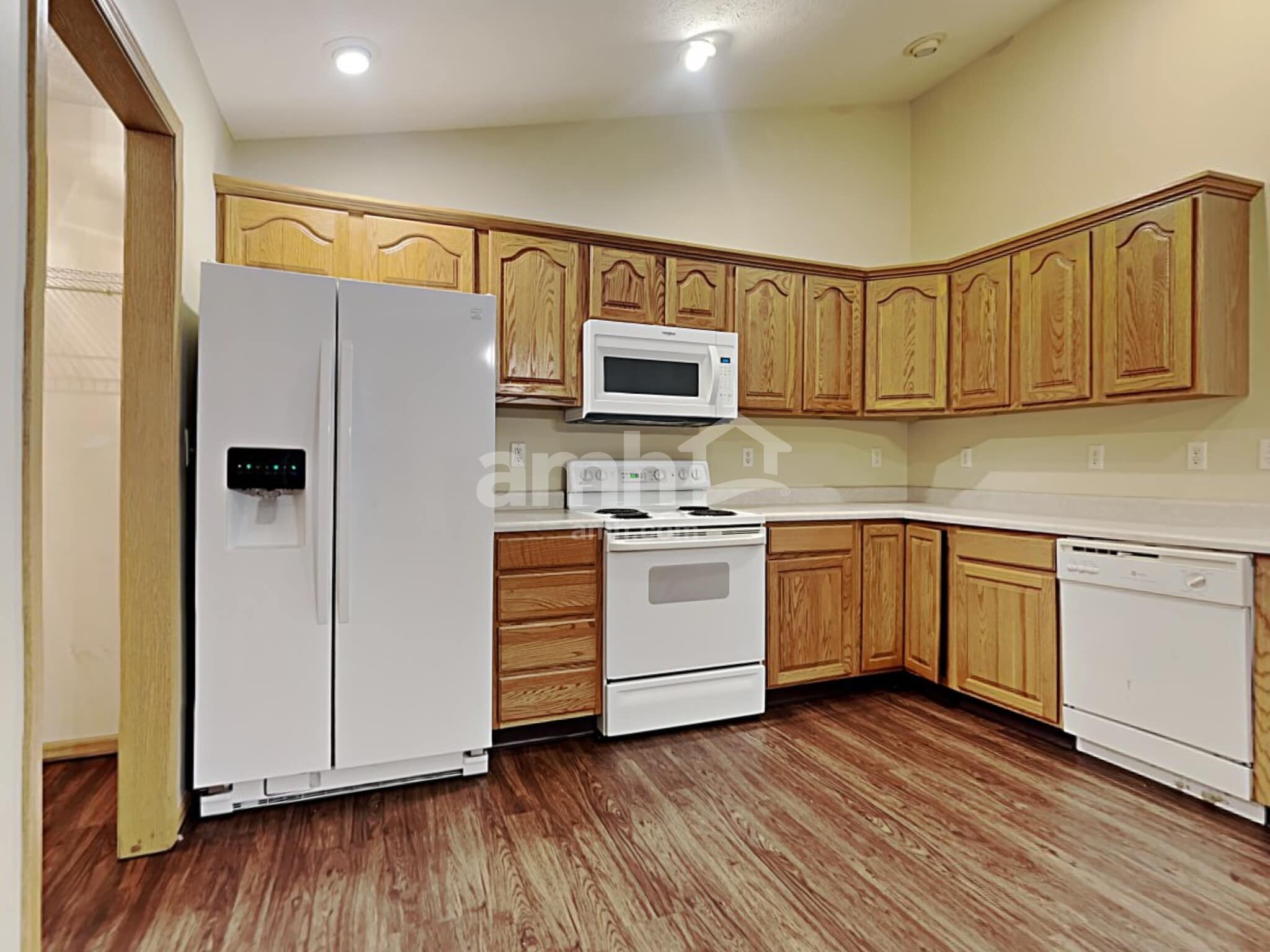 Building Photo - 3370 Redbud Dr