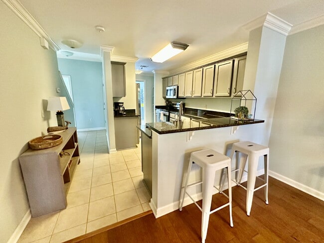 Building Photo - Beautiful Two Bedroom Fully Furnished Townhome Located in Bluffton Village!