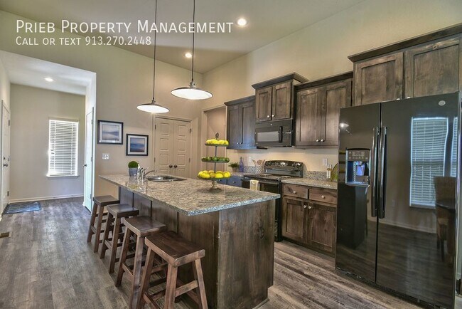 Building Photo - Reserve Townhome - Available June 9th