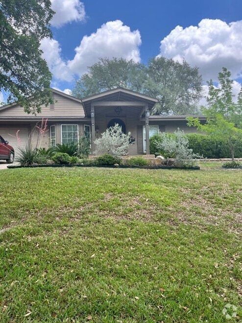 Building Photo - 3211 Woodcrest Dr