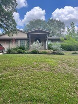 Building Photo - 3211 Woodcrest Dr