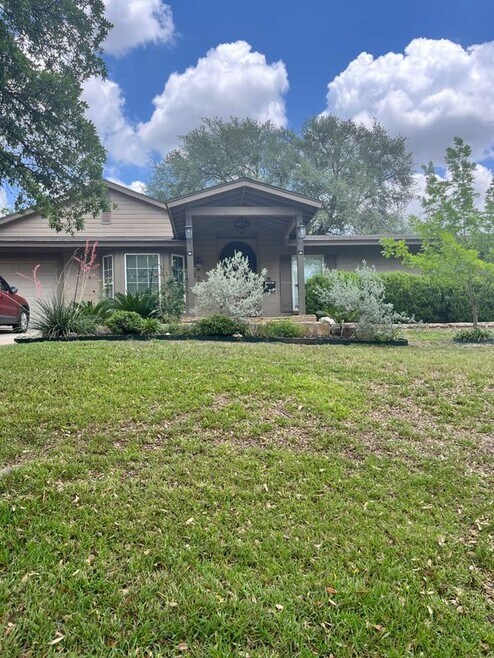 Building Photo - 3211 Woodcrest Dr