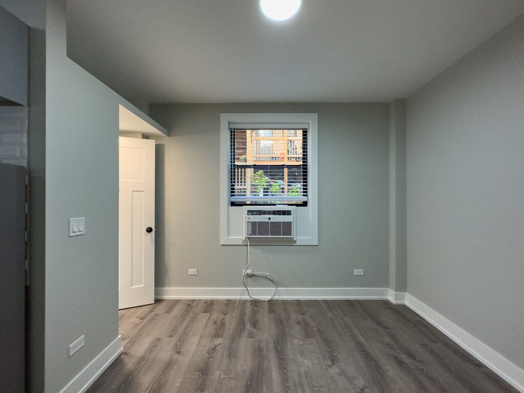 Building Photo - 503 W Belmont Ave