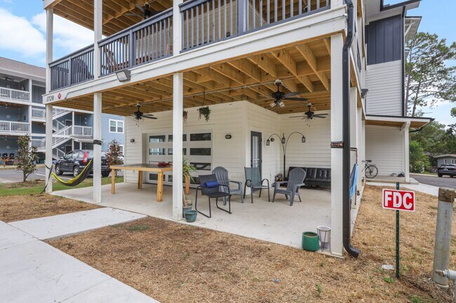 Building Photo - 1720 Airport Dr
