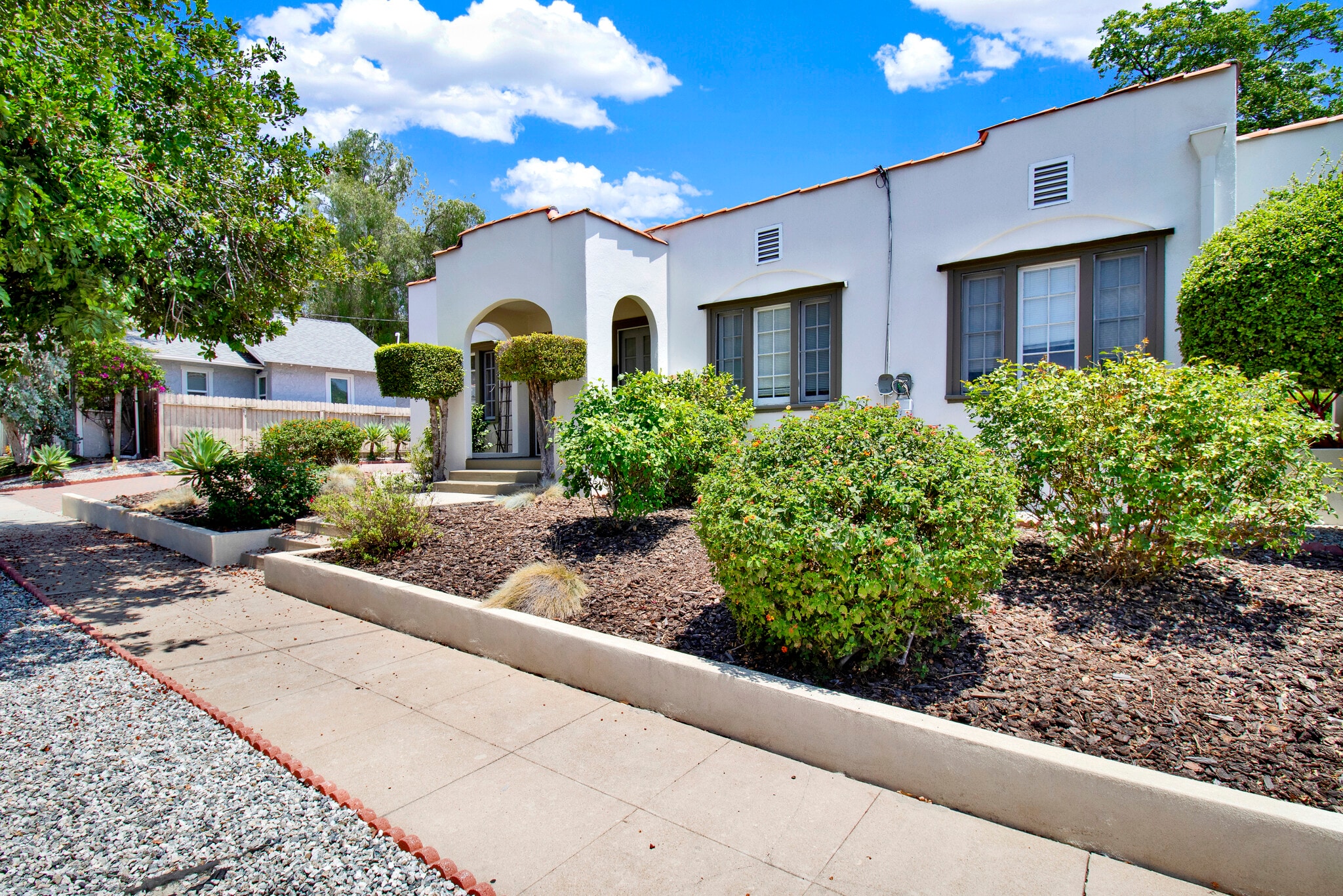 SIDE - 1084 Sinaloa Ave