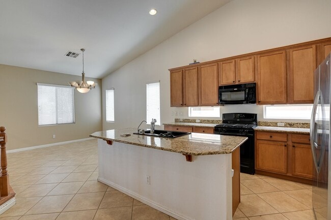 Building Photo - FANTASTIC 3 BEDROOM 2.5 BATH IN NORTH LAS ...