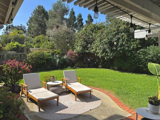 Building Photo - Spacious and modern 3 bedroom home within the prestigious Terraces of Cantebria subdivision.