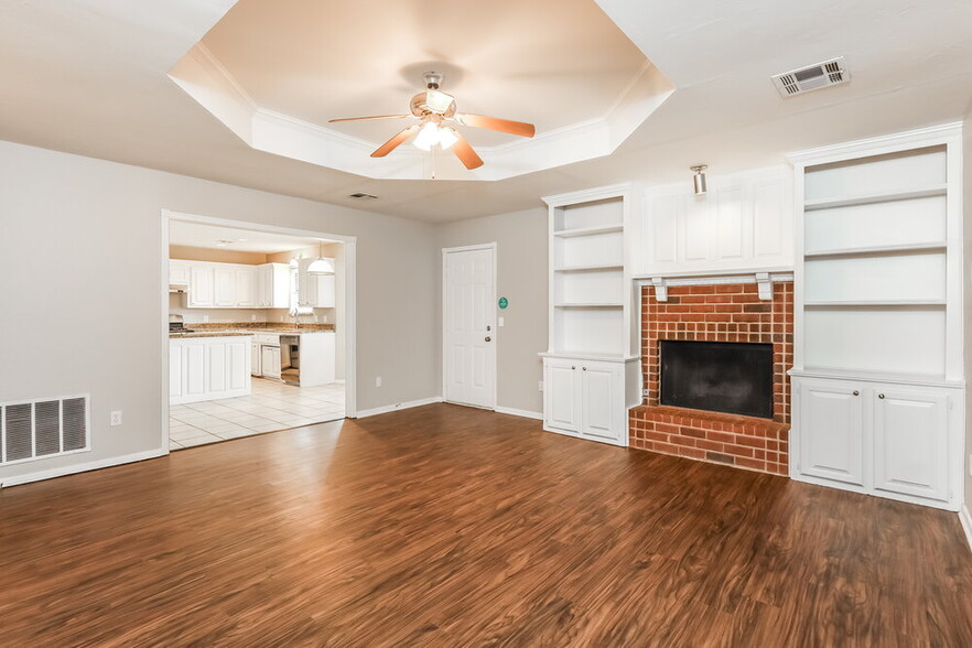 Building Photo - 633 Fire Light Dr