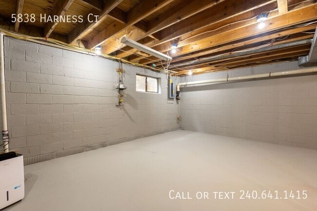 Building Photo - 5838 Harness Ct