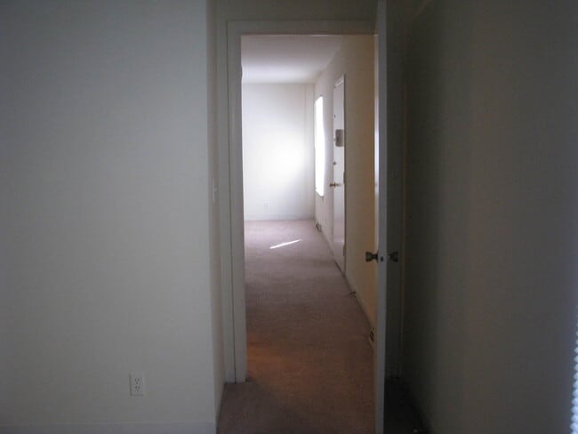 Building Photo - One Bedroom Available at Arlington Court