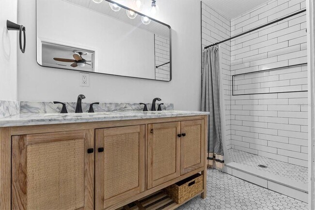 Building Photo - 309 Lebeau St